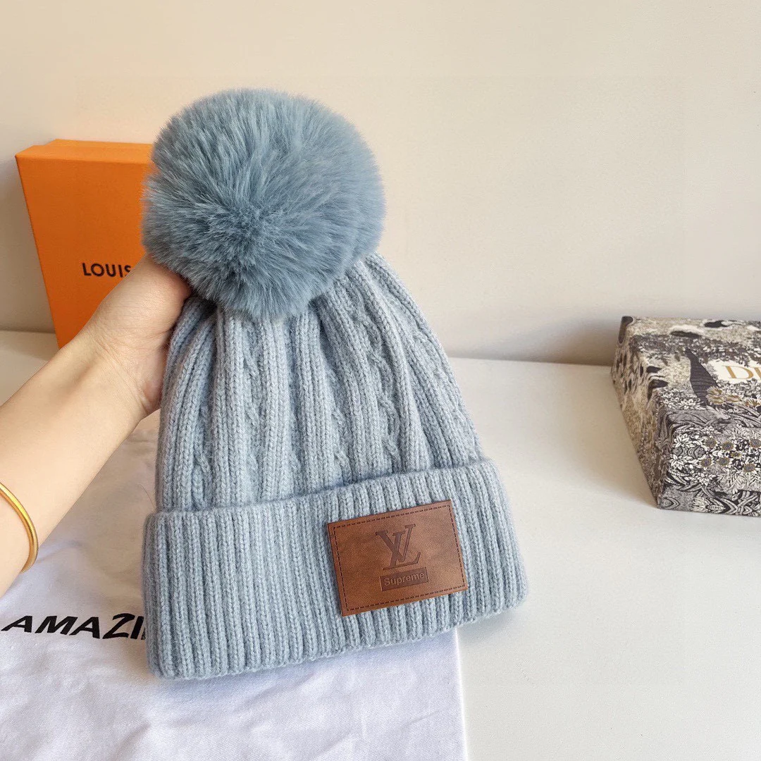 LV - Вязаная шапка с косами