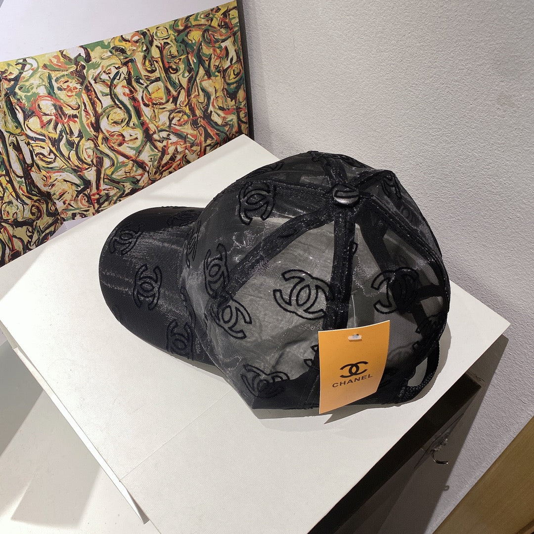 Новинка 2022 года от Chanel - сетчатая кепка-?уточка? - черная