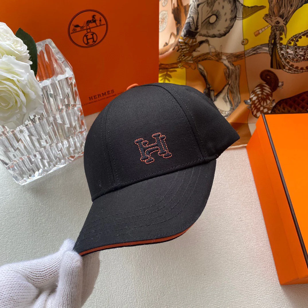 Вышитая бейсболка Hermes - черная