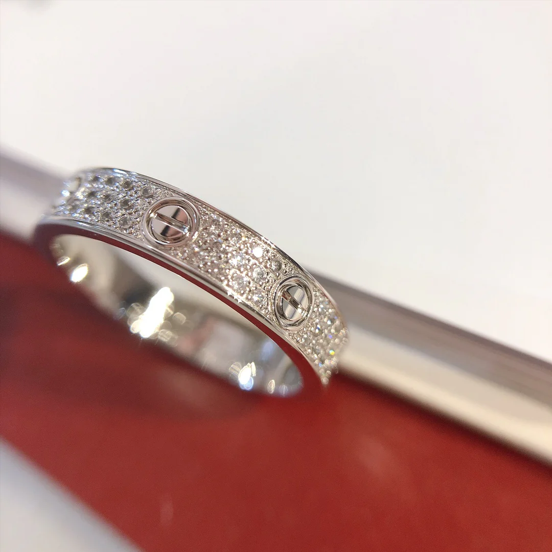 Кольцо Cartier Love - Starry Night в смелом дизайне