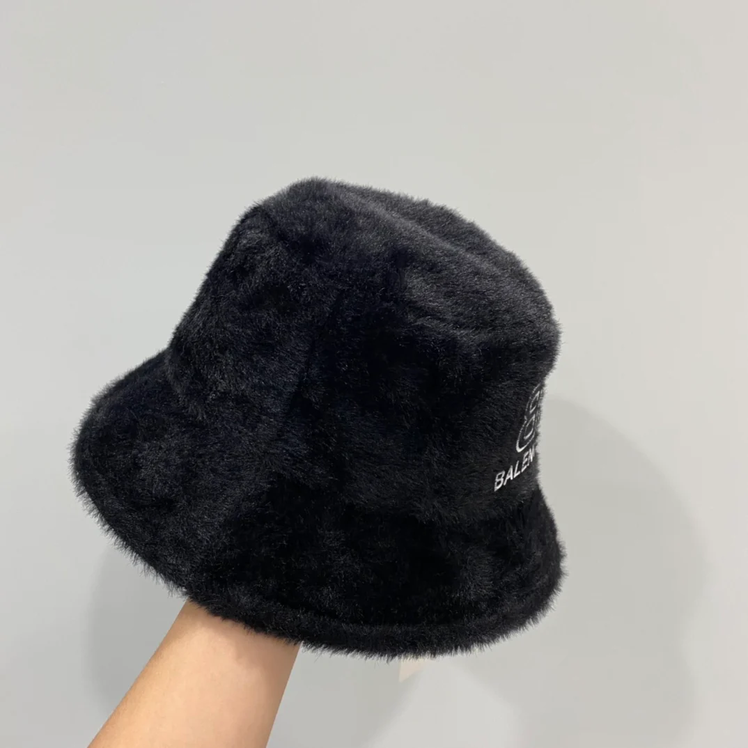 Balenciaga - Рыбацкая шапка из норки - Черная