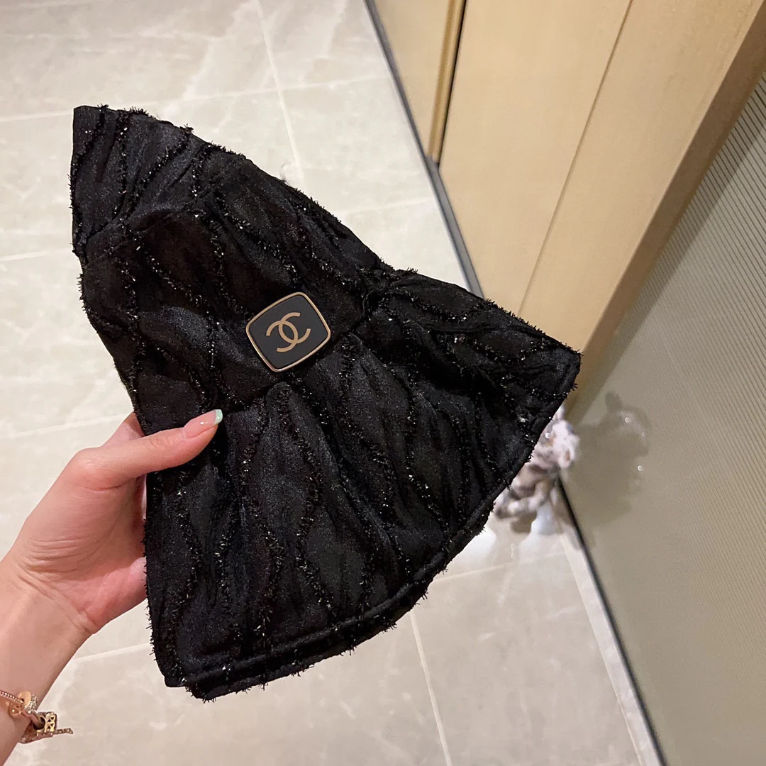 Новинка сезона весна/лето 2023 от Chanel - Курортный стиль - Кружевная рыбацкая шляпа - Черная