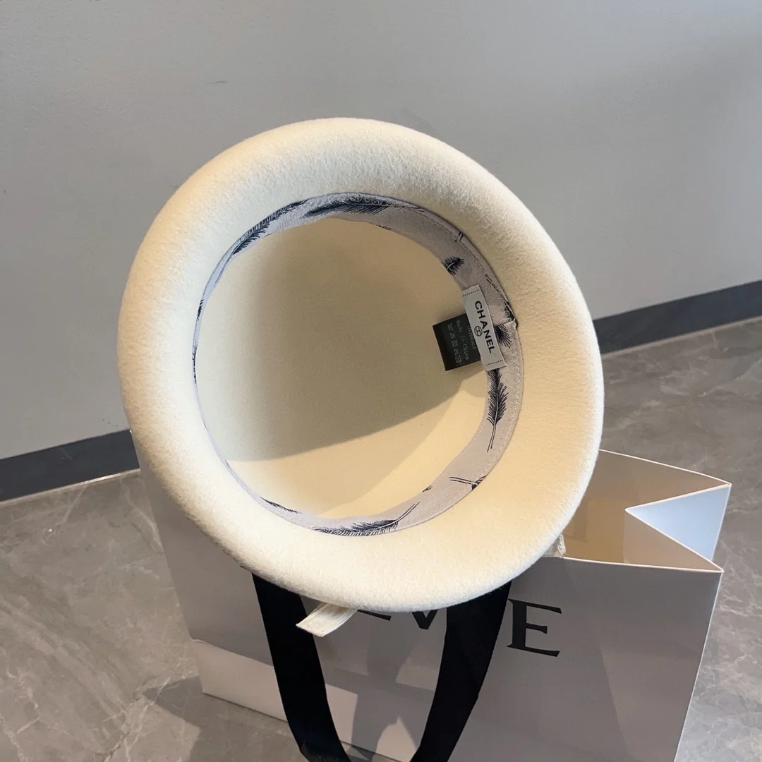 Chanel - шерстяной берет с кружевом и бантом - белый