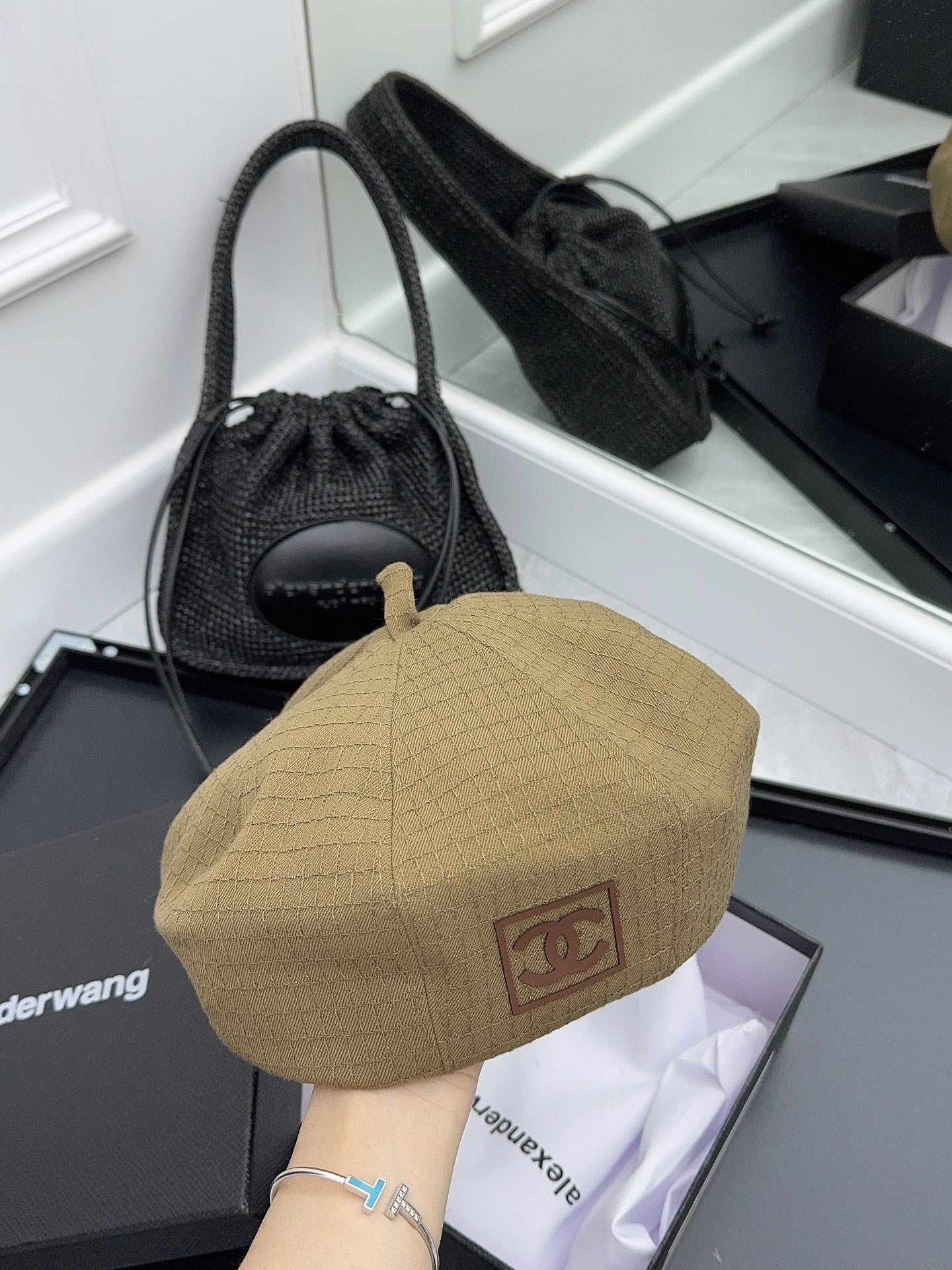 Chanel - Простая и универсальная шляпа художника