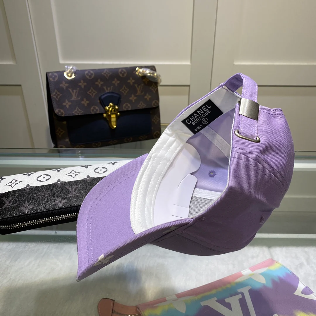 Новинка 2022 года от Chanel - кепка-?утиный клюв? - 5