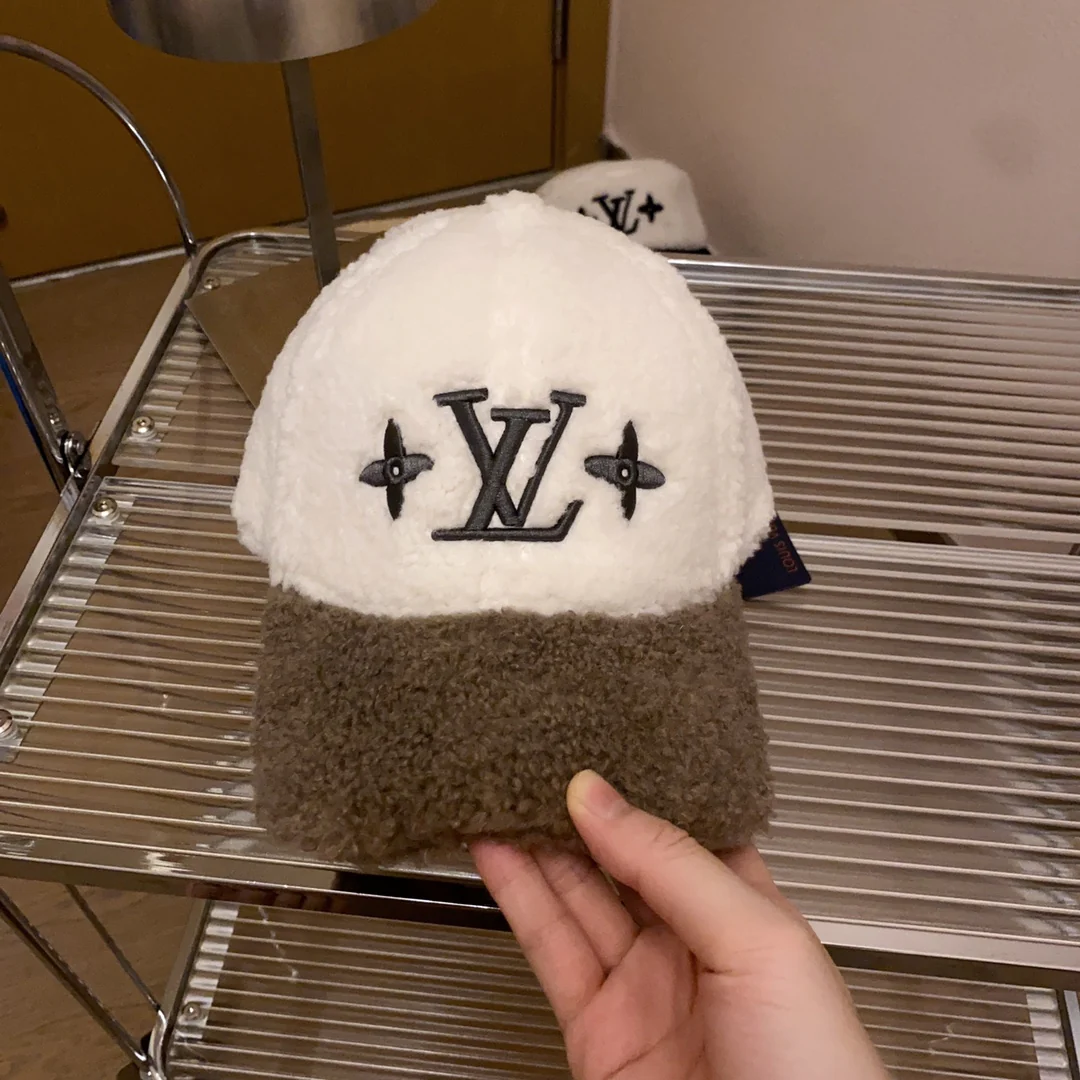 LV - Бейсболка из овечьей шерсти