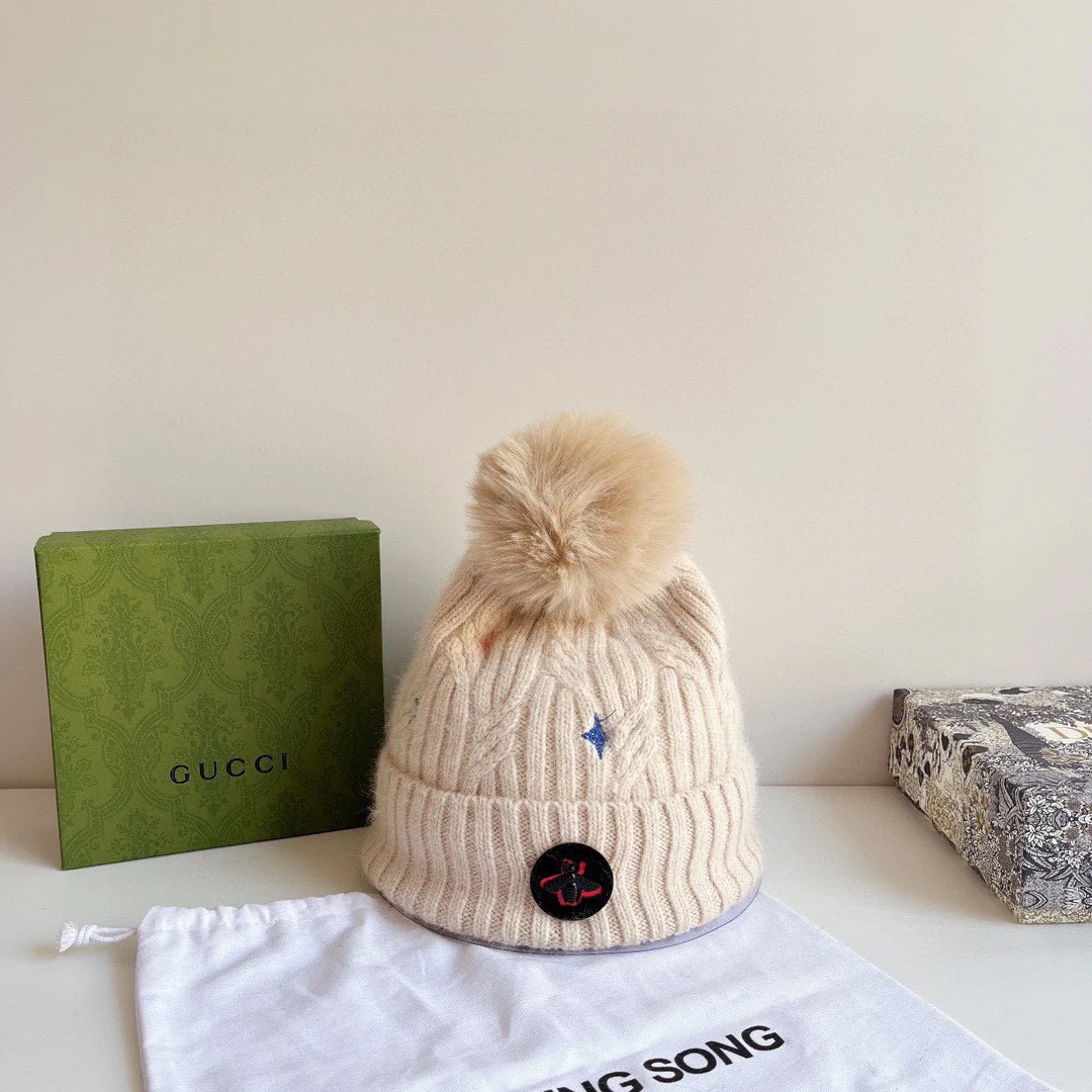 Шапка Gucci абрикосового цвета