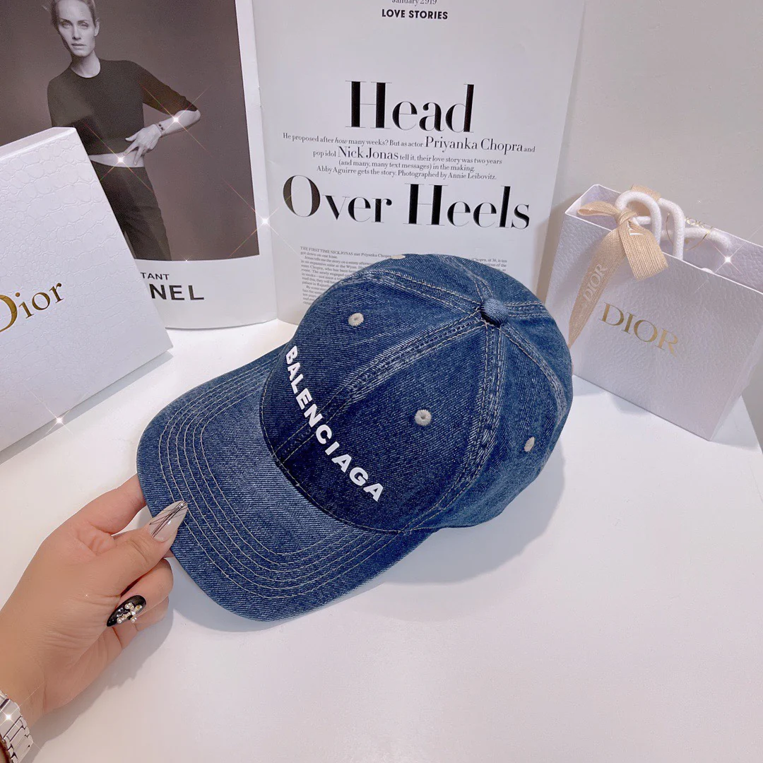 Бейсболка Balenciaga из выстиранного денима