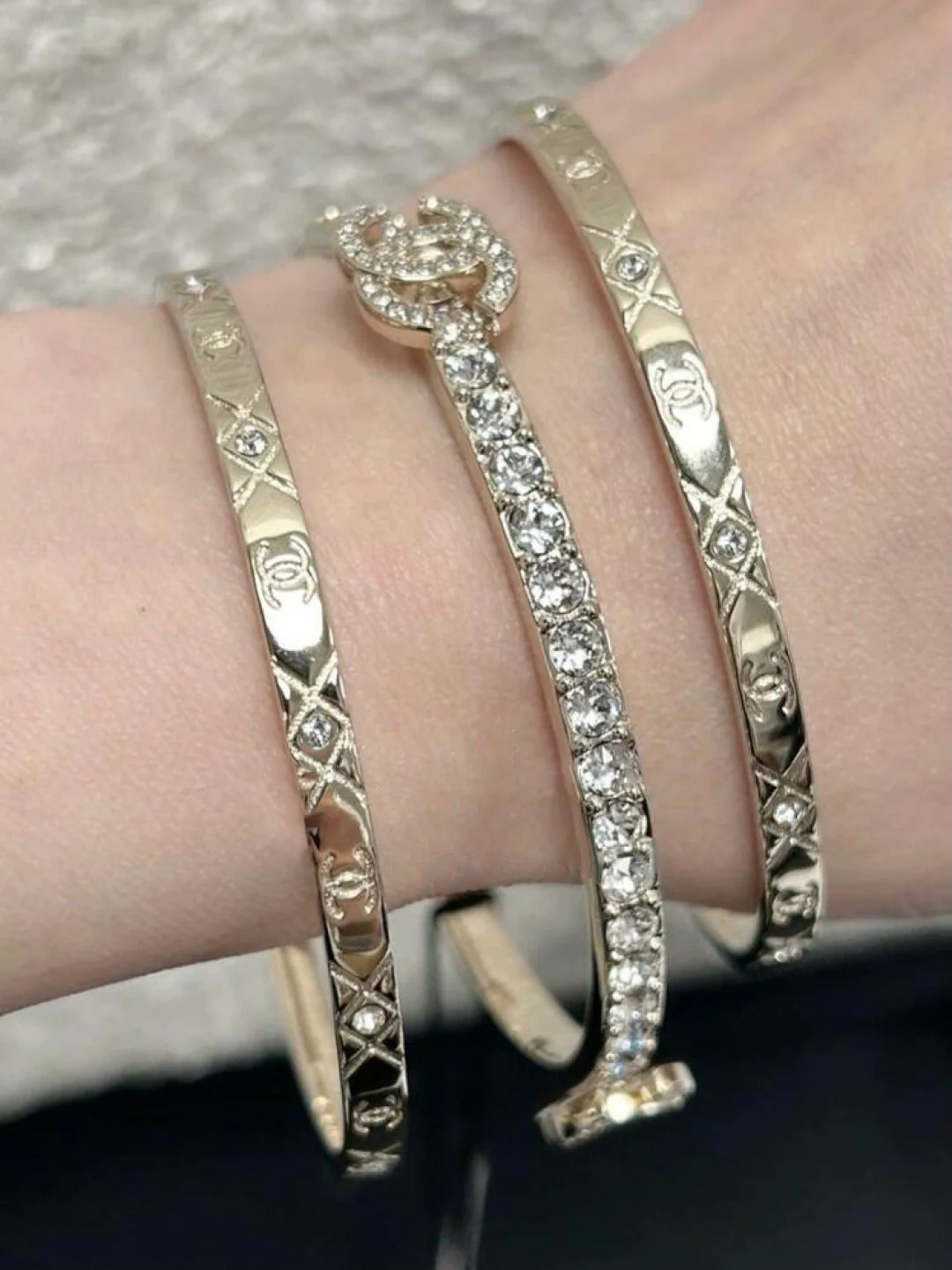 Браслет Chanel ?Три в одном? за 25 пенсов — множество вариантов ношения.