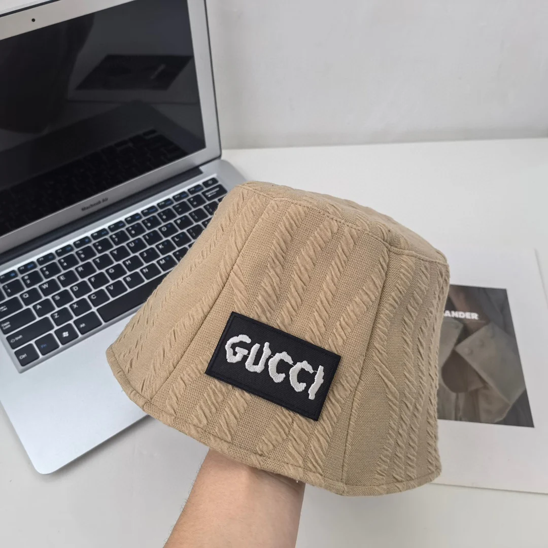 Новинка сезона весна/лето 2023 от Gucci - Панама