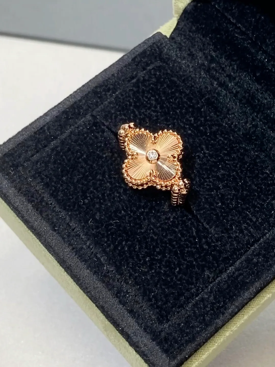 Ван Век - Кольцо 069