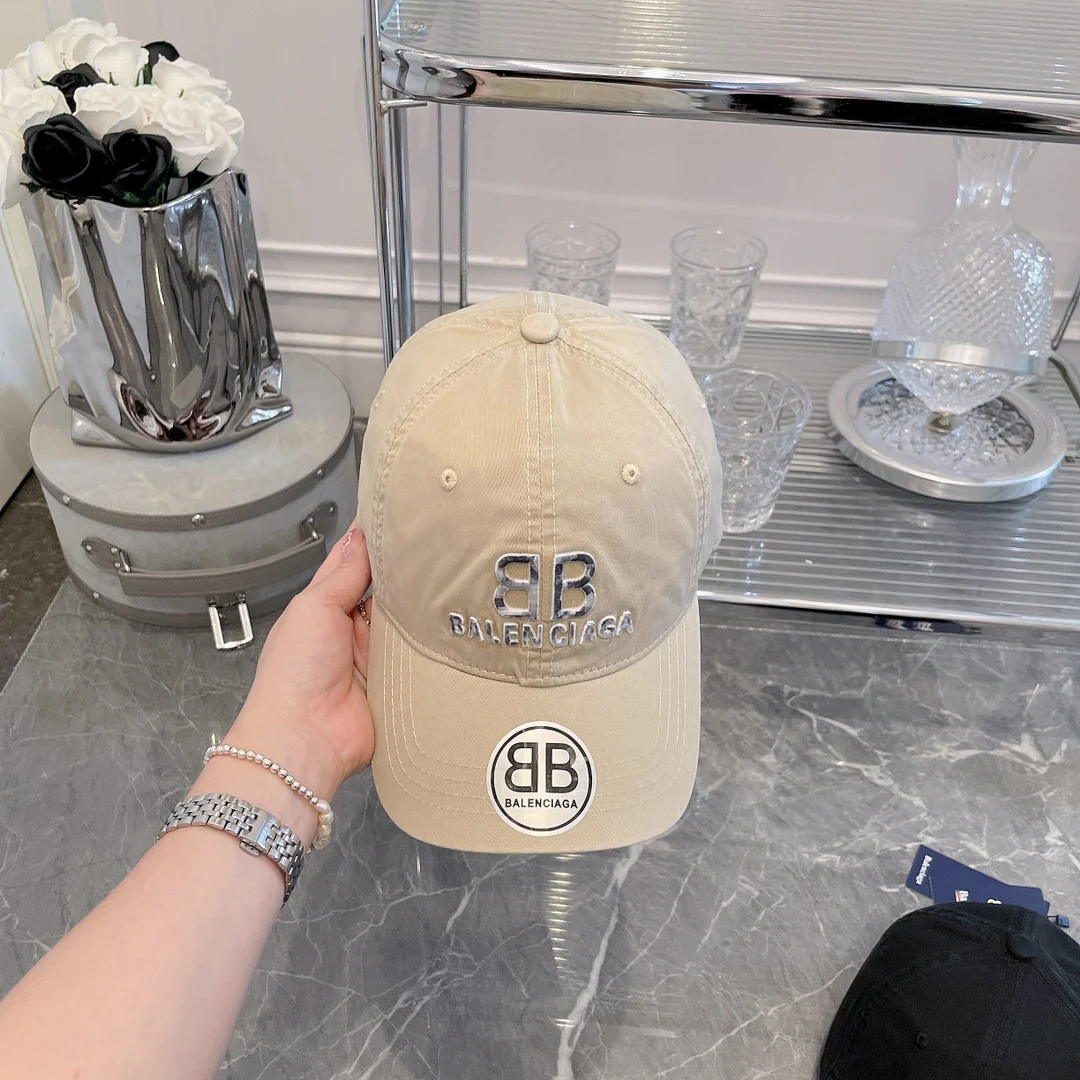 Бейсболка Balenciaga с градиентным рисунком