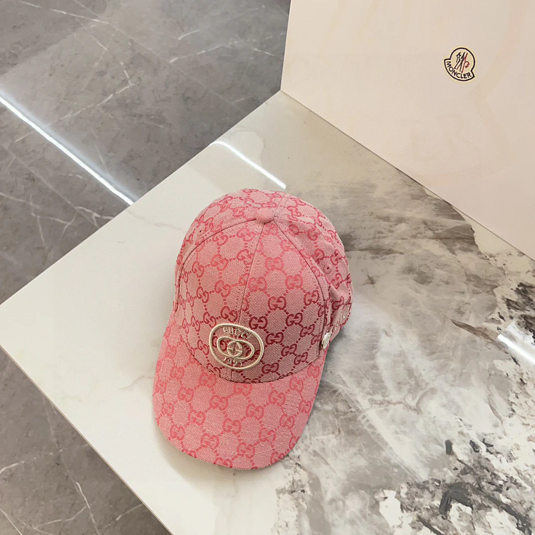 Бейсболка с логотипом Gucci - розовая