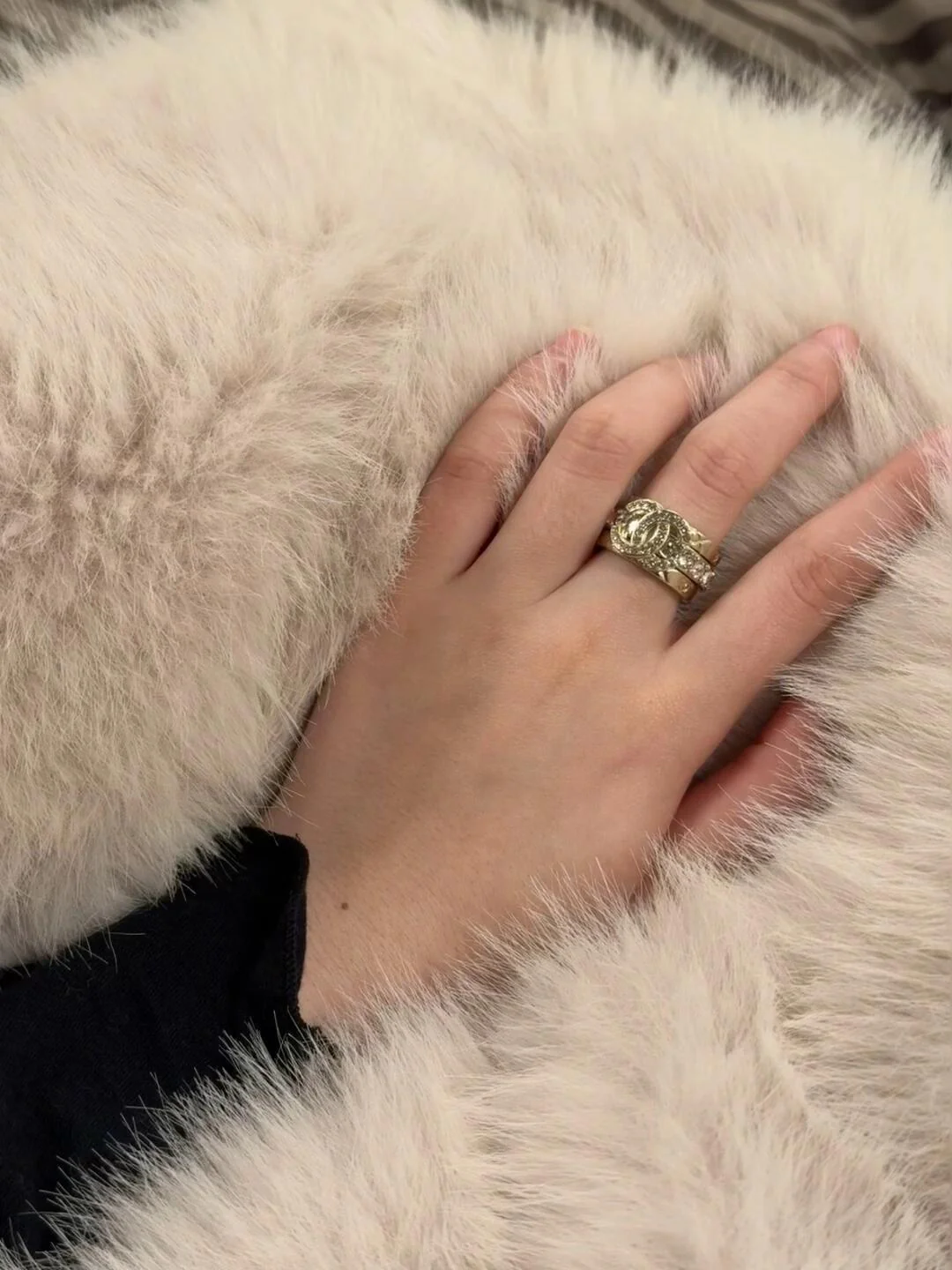 Набор из трех колец Chanel за 25 пенсов — множество вариантов ношения.