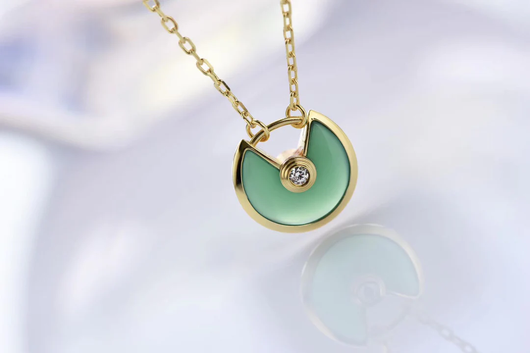 Колье Cartier-Amulette