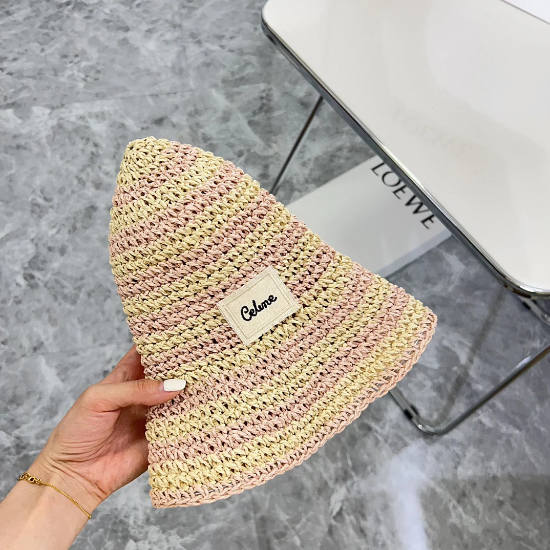 Новая панама Celine 2024 в радужном лоскутном стиле - розовая.