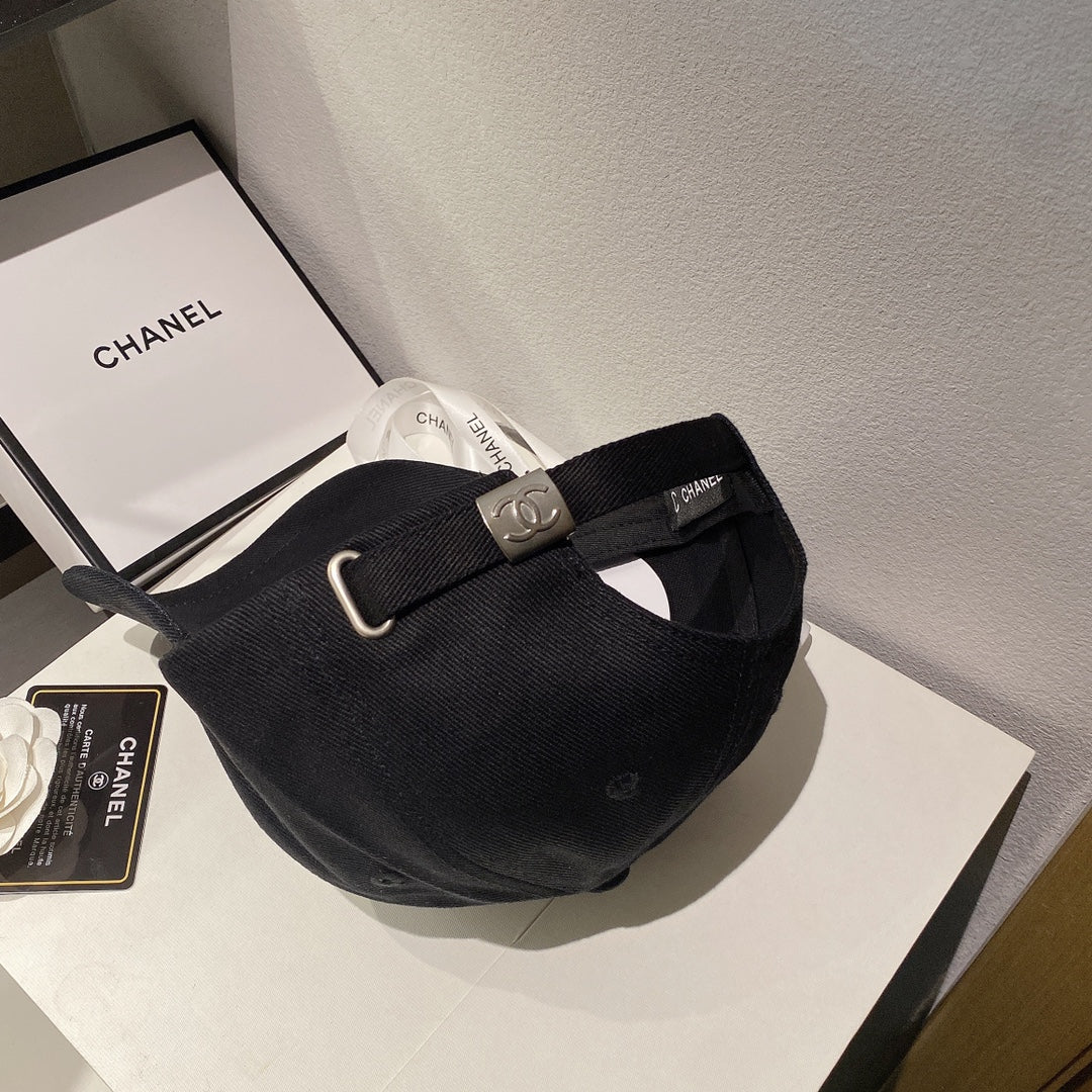 Chanel - Черная бейсболка