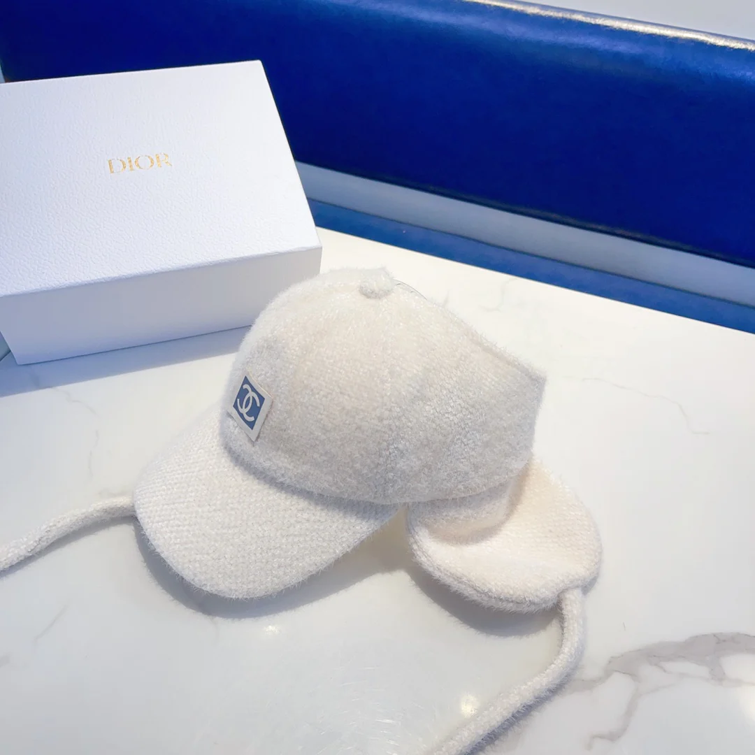 Chanel - Шапка с ушками - Белая