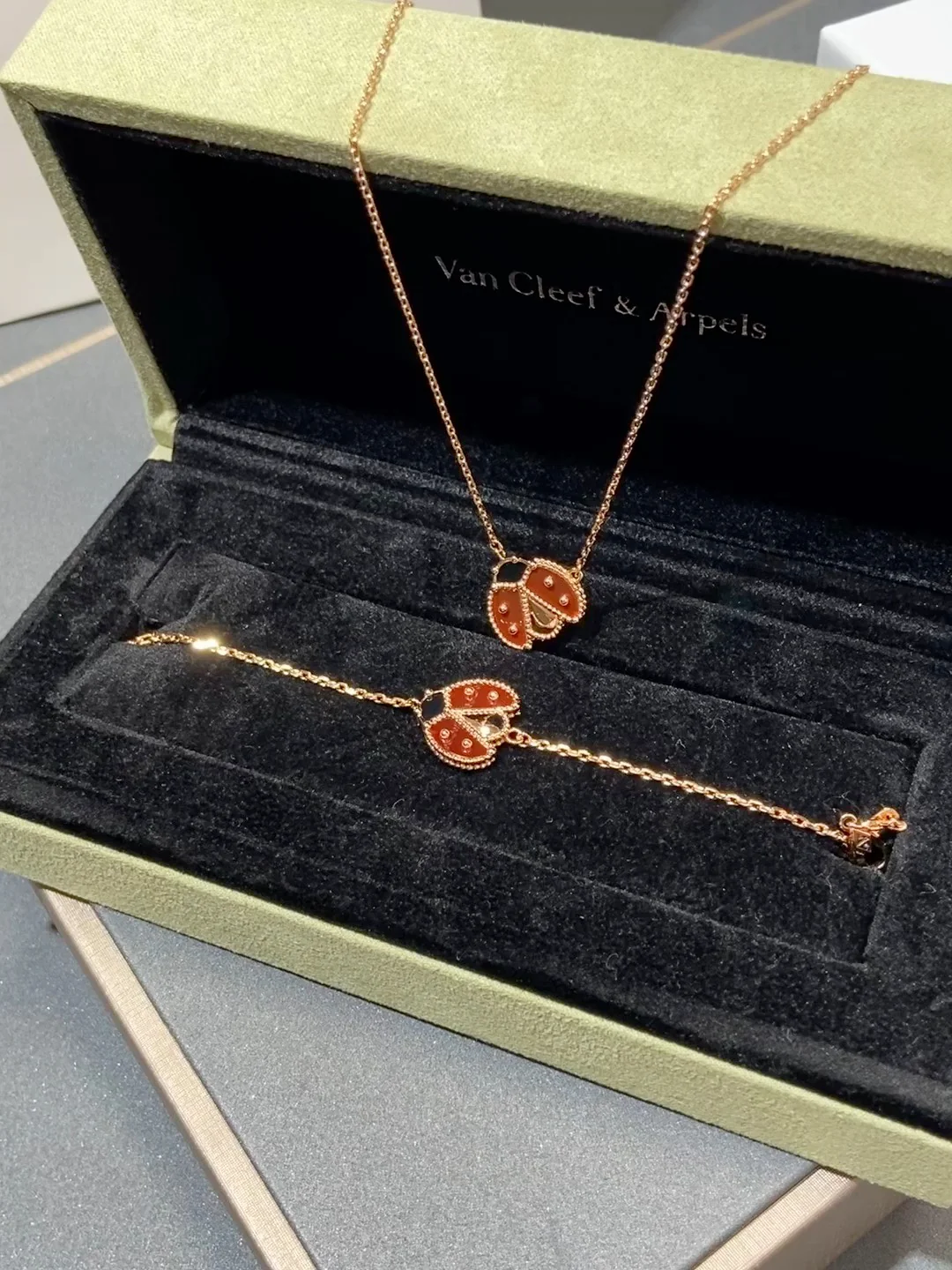 Van Vuitton - Колье 136