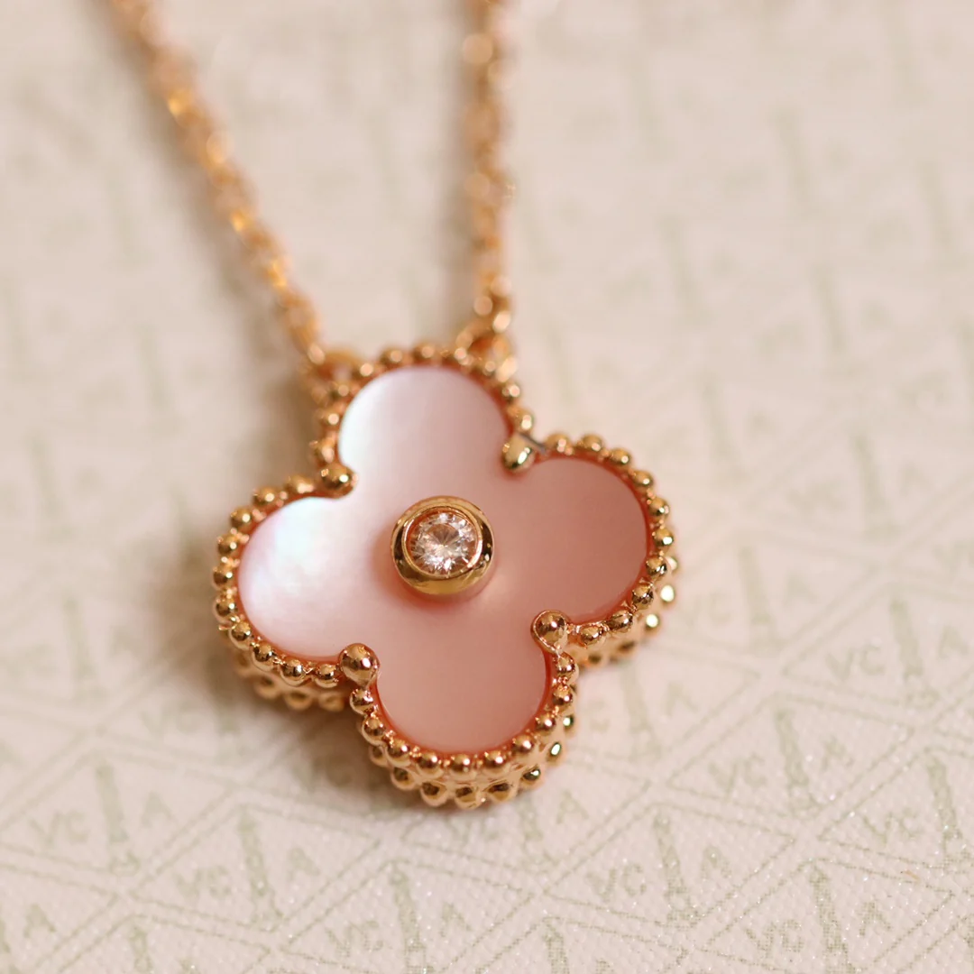 Розовое колье VCA