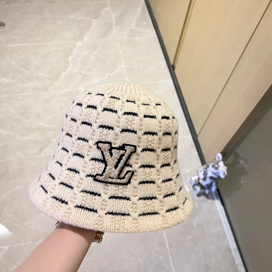 Вязаная рыбацкая шапка LV 2023 New Wave - белая
