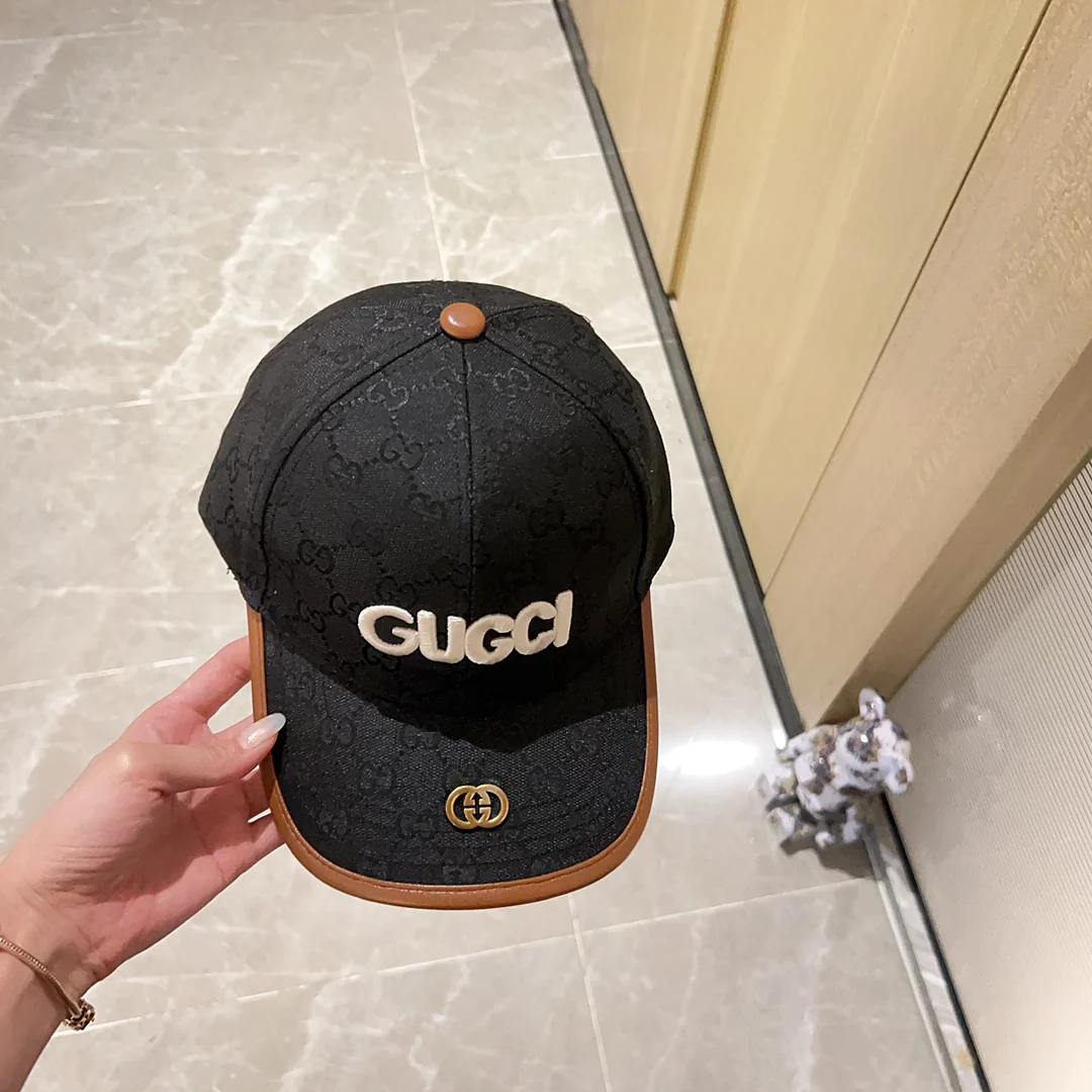 Новинка сезона весна/лето 2023 от Gucci - бейсболка с монограммой - черная.