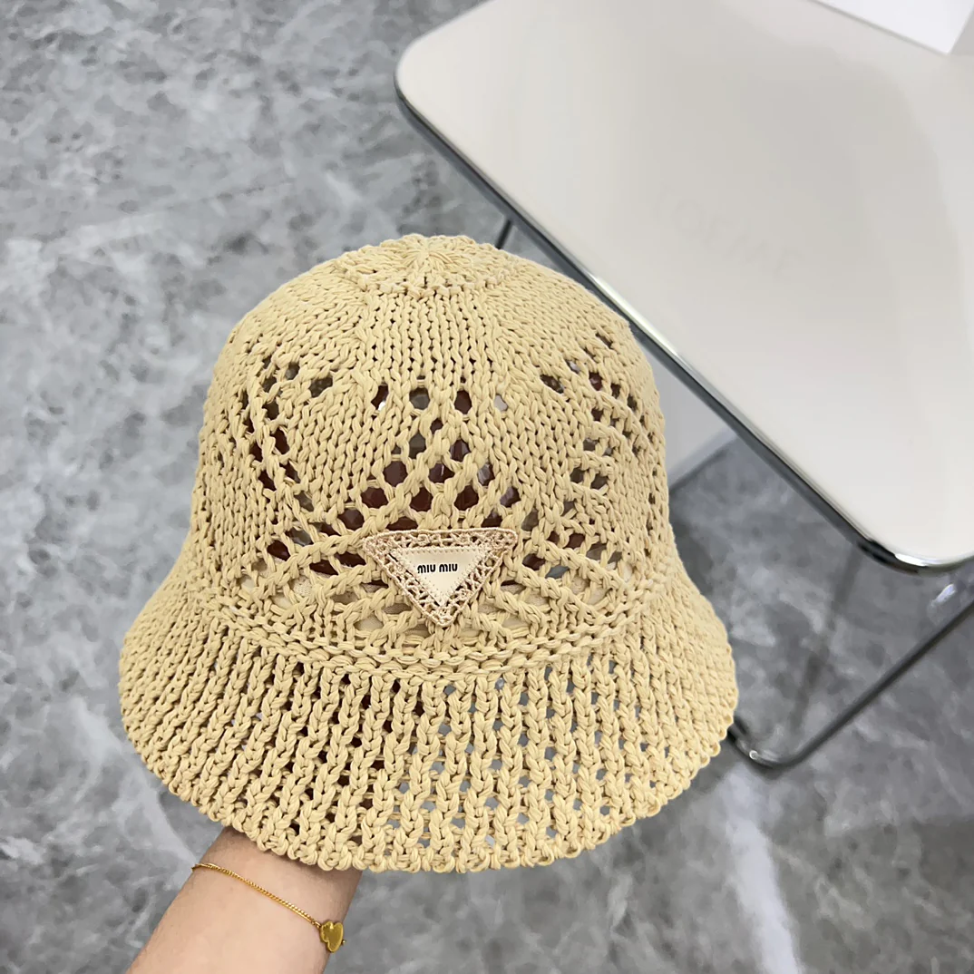 Новая ажурная простая рыбацкая шляпа Miu Miu 2024 года - абрикосовый цвет.