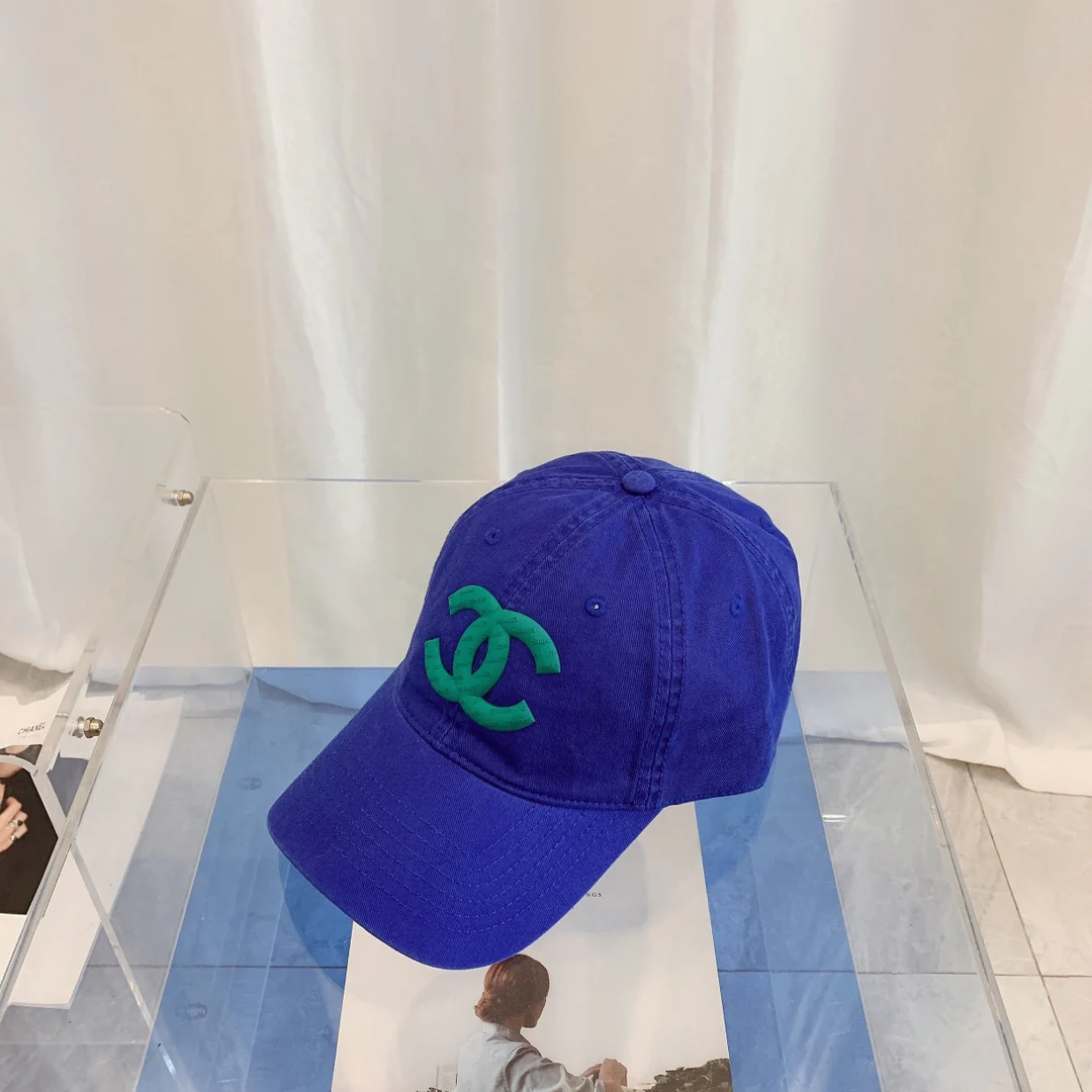 Бейсболка Chanel из осенне-зимней коллекции