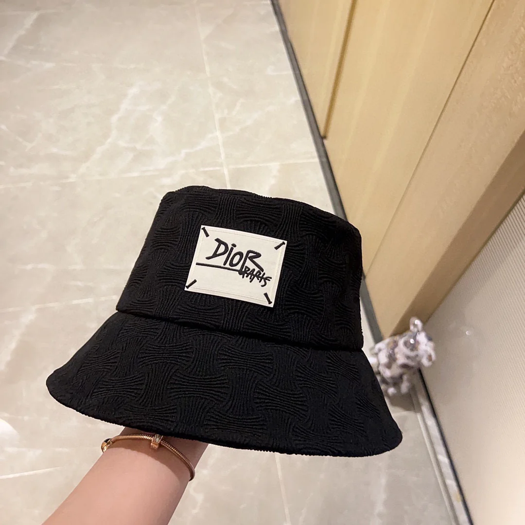 Новая рыбацкая шляпа Dior 2023 с простым переплетающимся узором - черная.