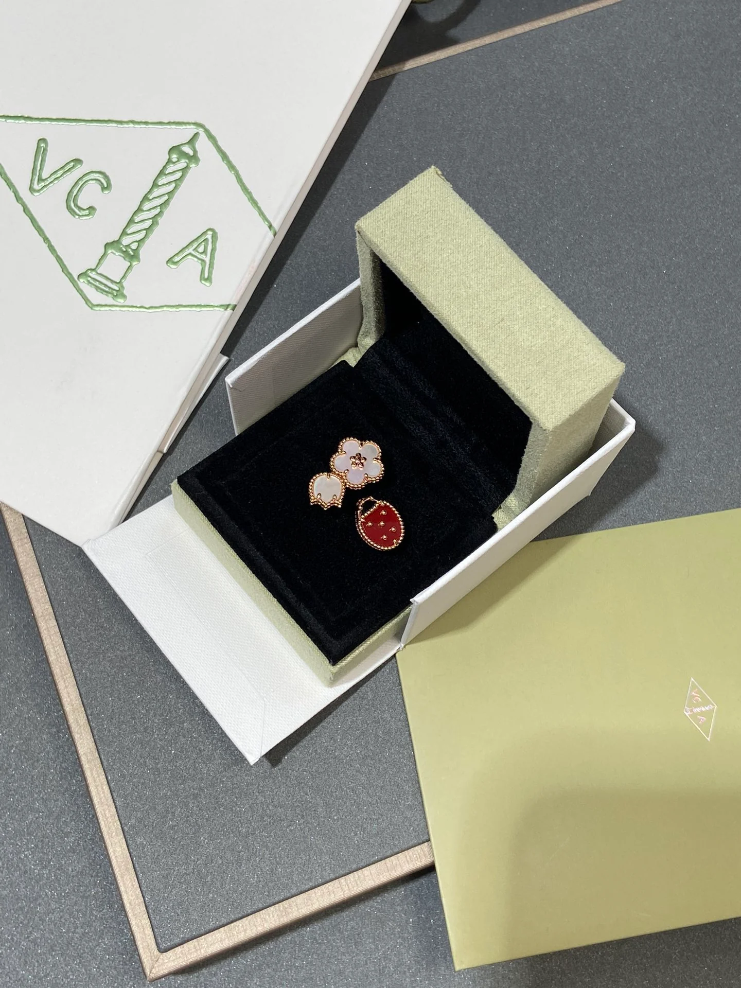 Ван Век - Кольцо 008