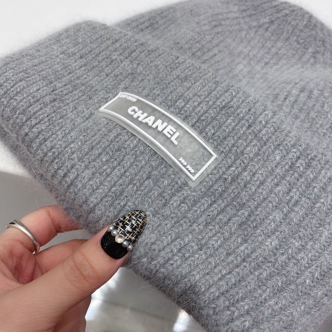 Chanel - Вязаная шапка из кроличьего меха - Серая