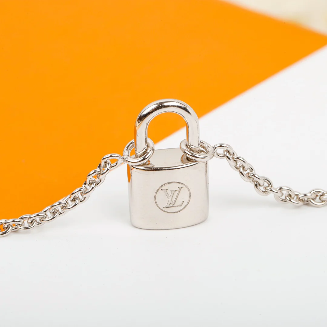 Браслет LV - 15