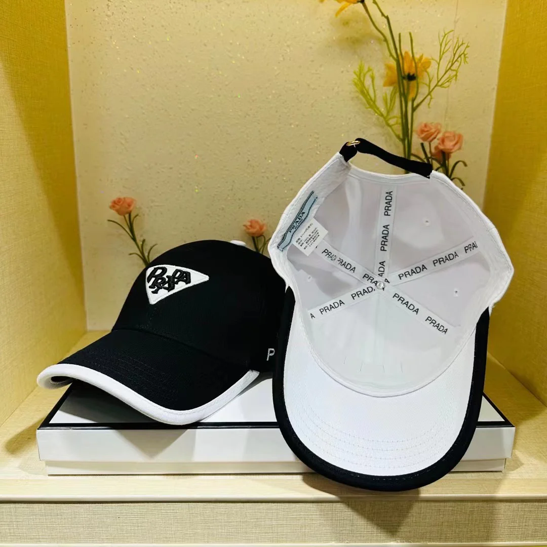 Бейсболка Prada - 2