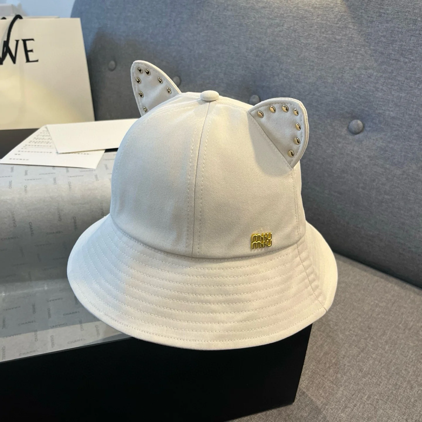 Рыбацкая шляпа Miu Miu с кошачьими ушками - белая