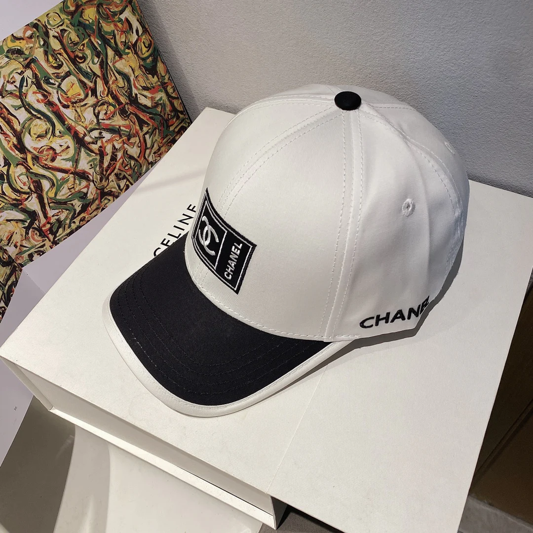 Новинка 2022 года от Chanel - кепка-?утиный клюв? - 2 шт.