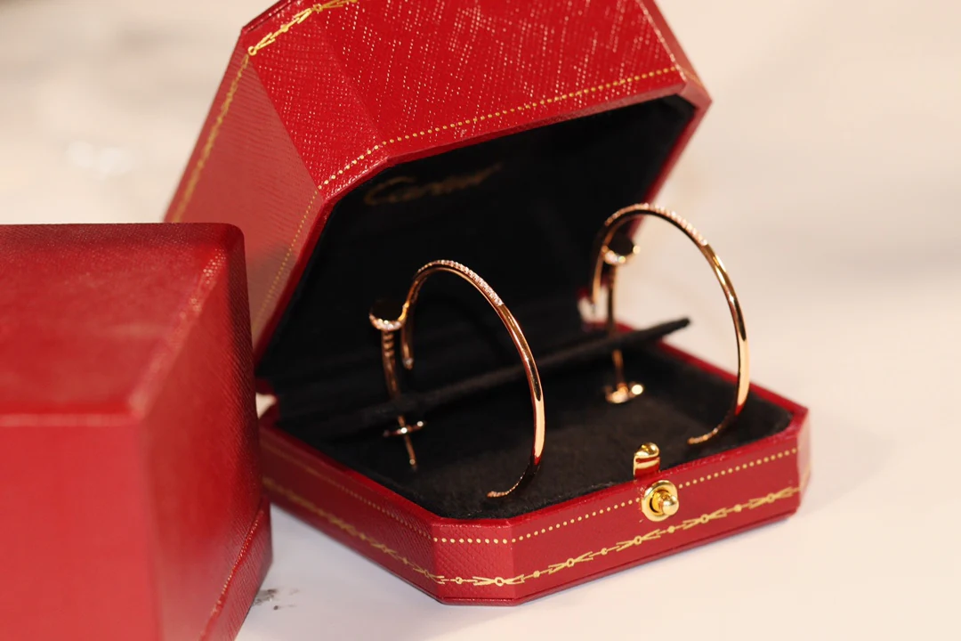 Серьги Cartier 040