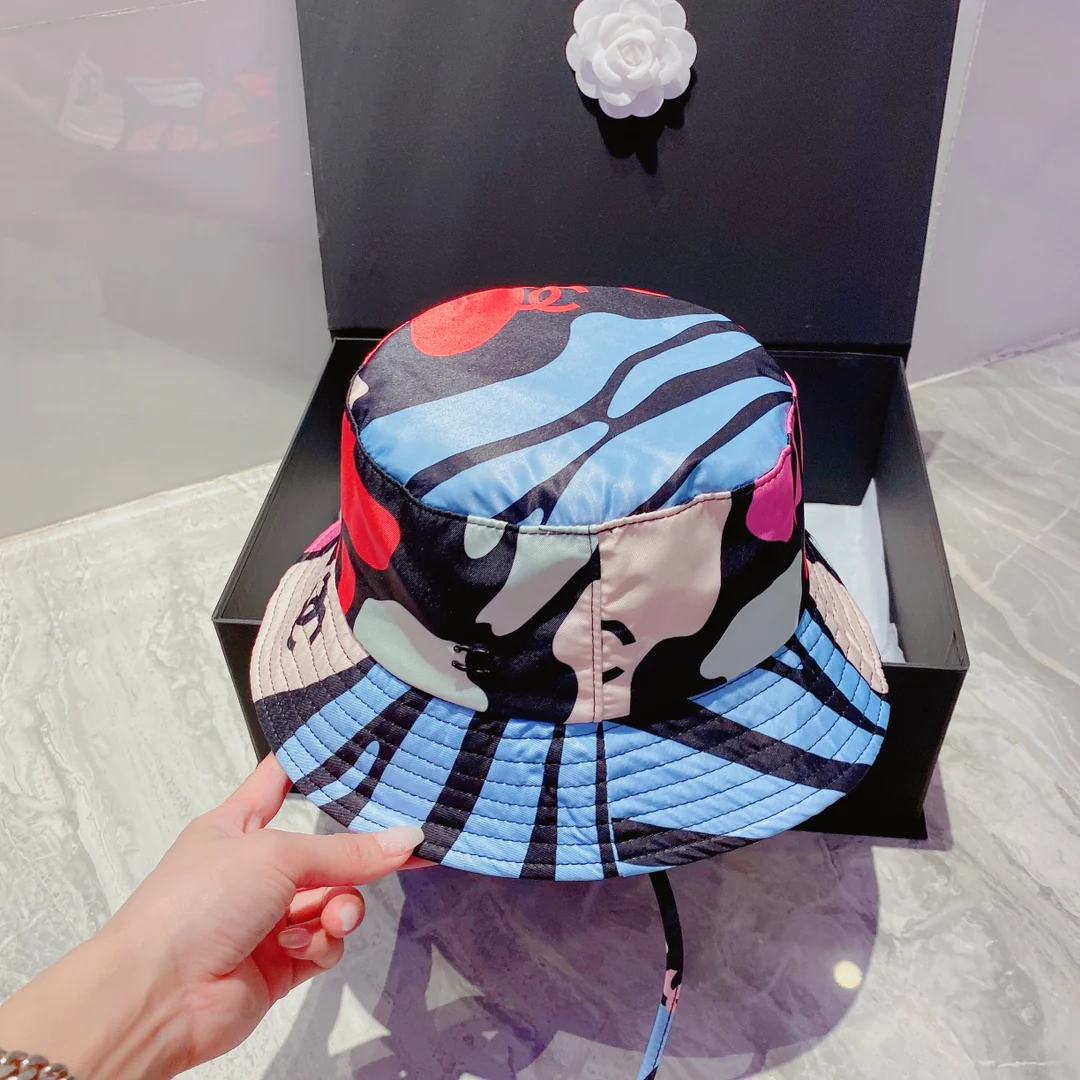 Chanel - Новая рыбацкая шляпа с граффити