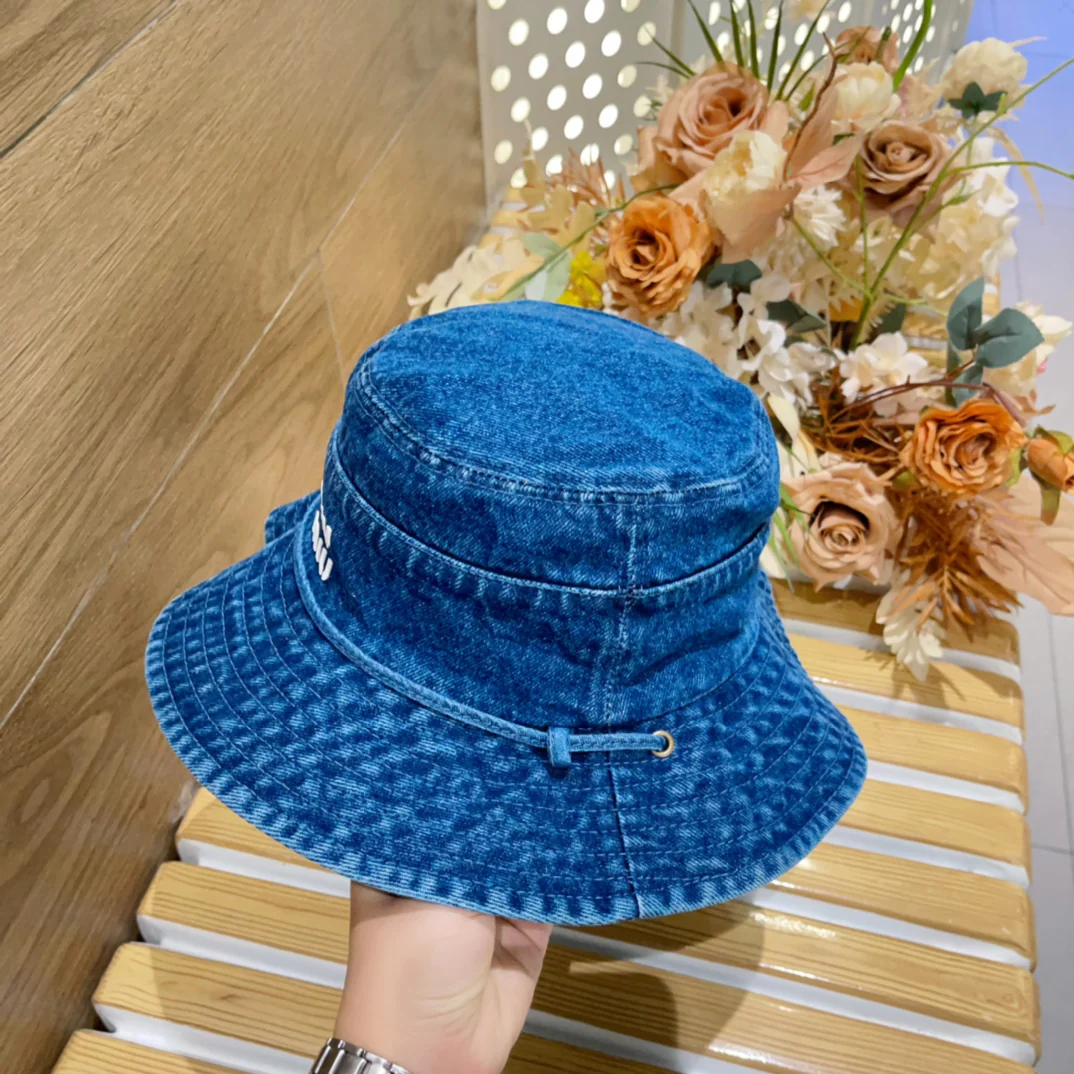 Панама Miu Miu в ковбойском стиле на шнуровке