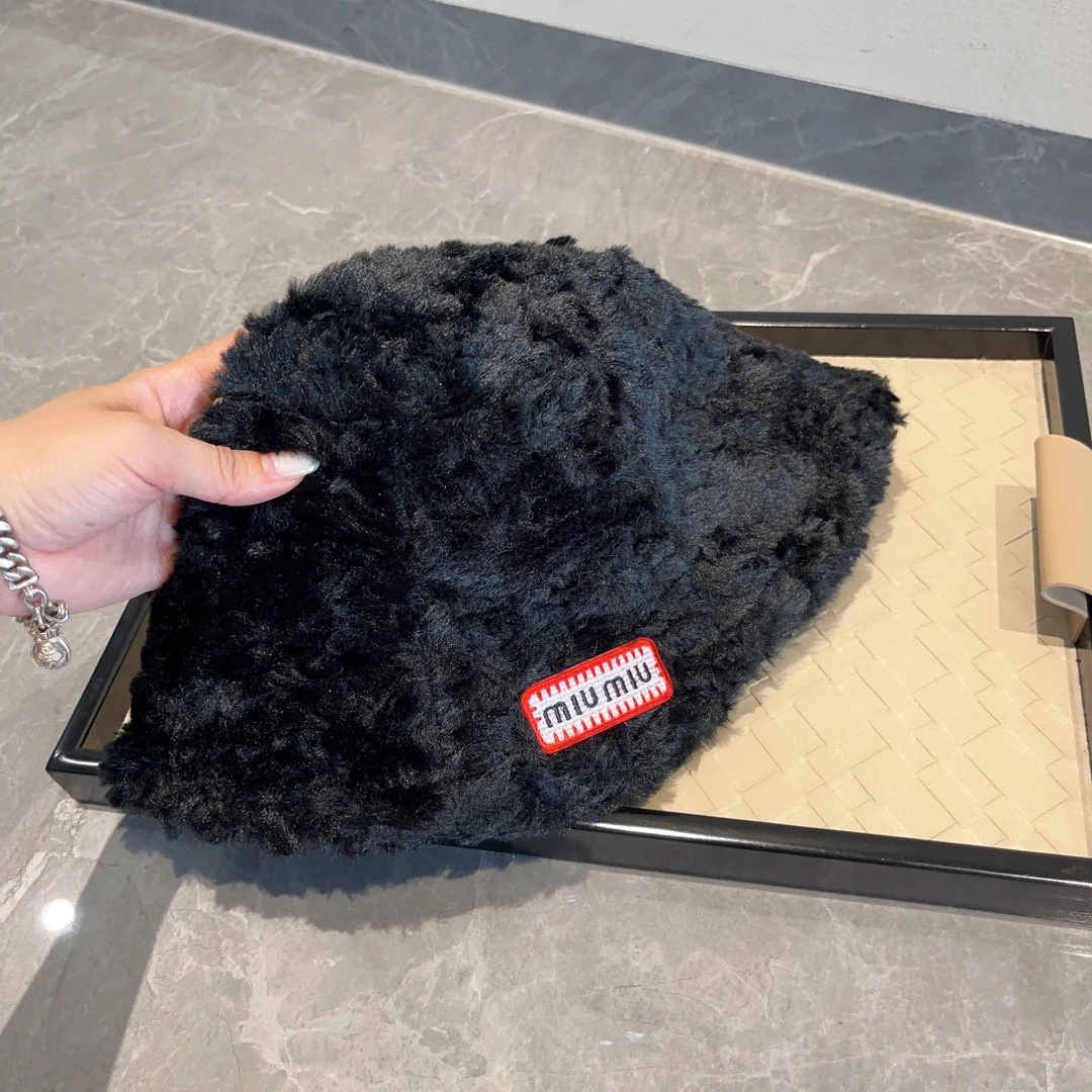 Miu Miu - Новая рыбацкая шапка из кроличьего меха, осень/зима - черная