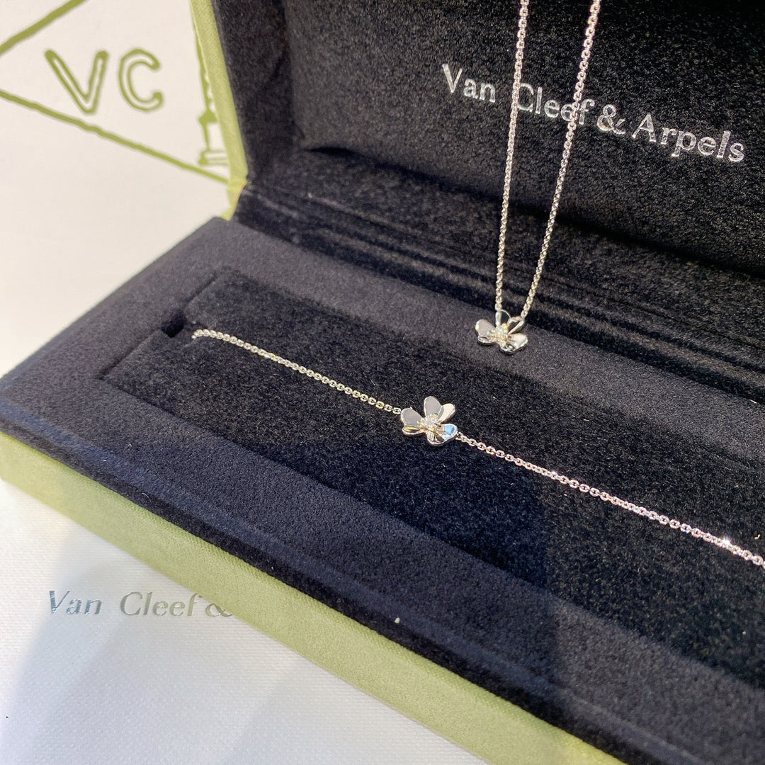 Серьги VCA, колье, браслет