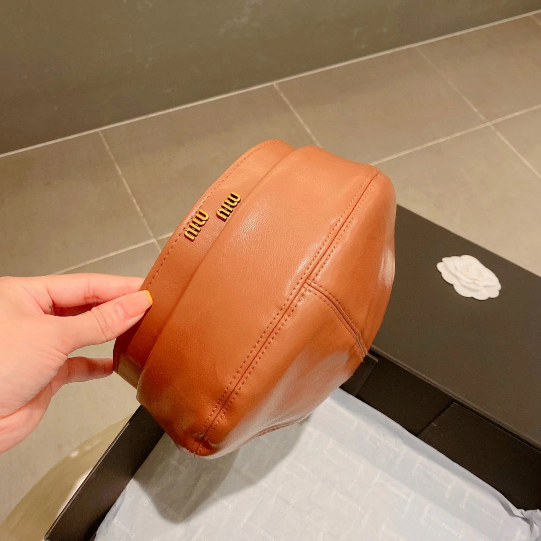 Кожаный берет Miu Miu - коричневый