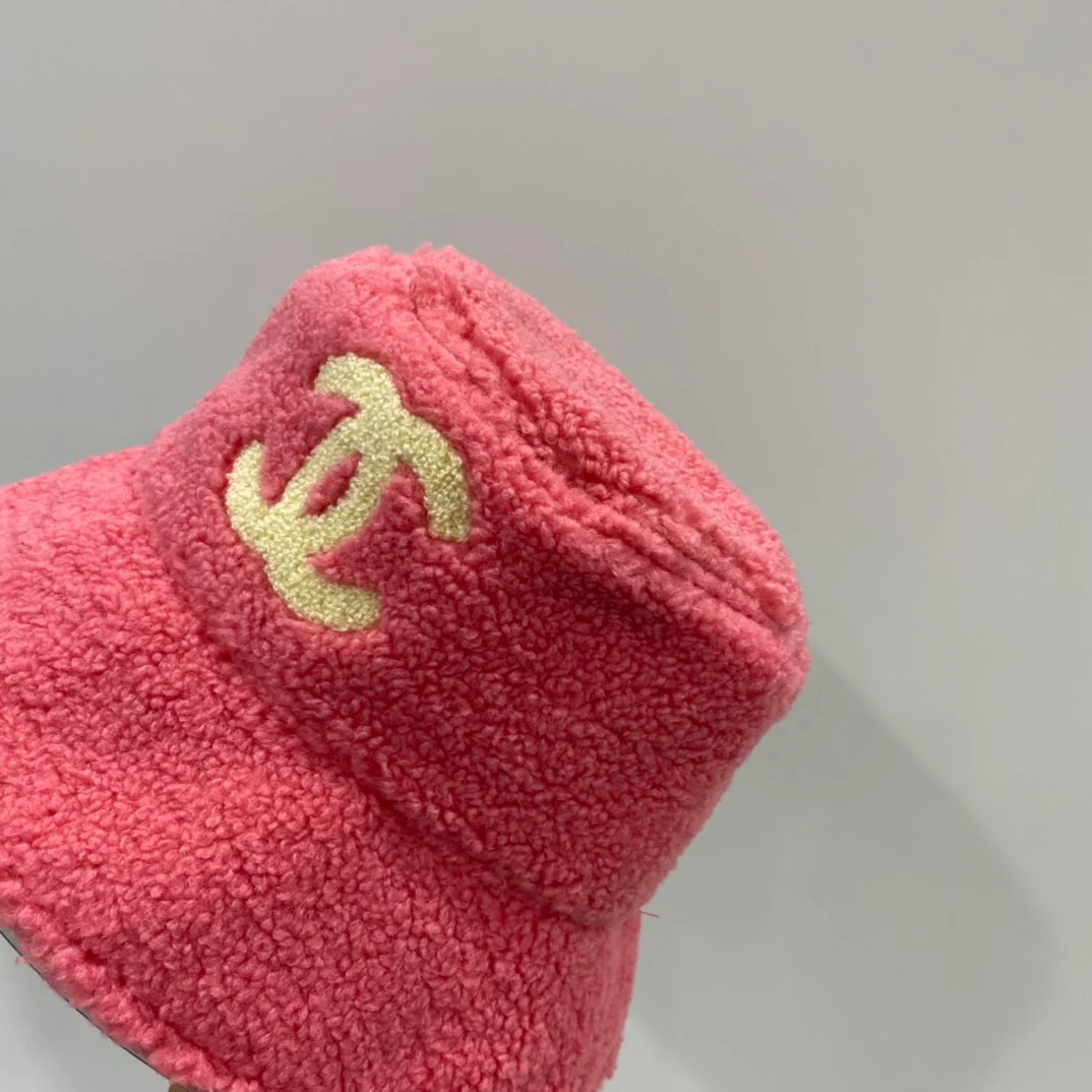 Chanel - Рыбацкая шляпа из овчины - Розовая