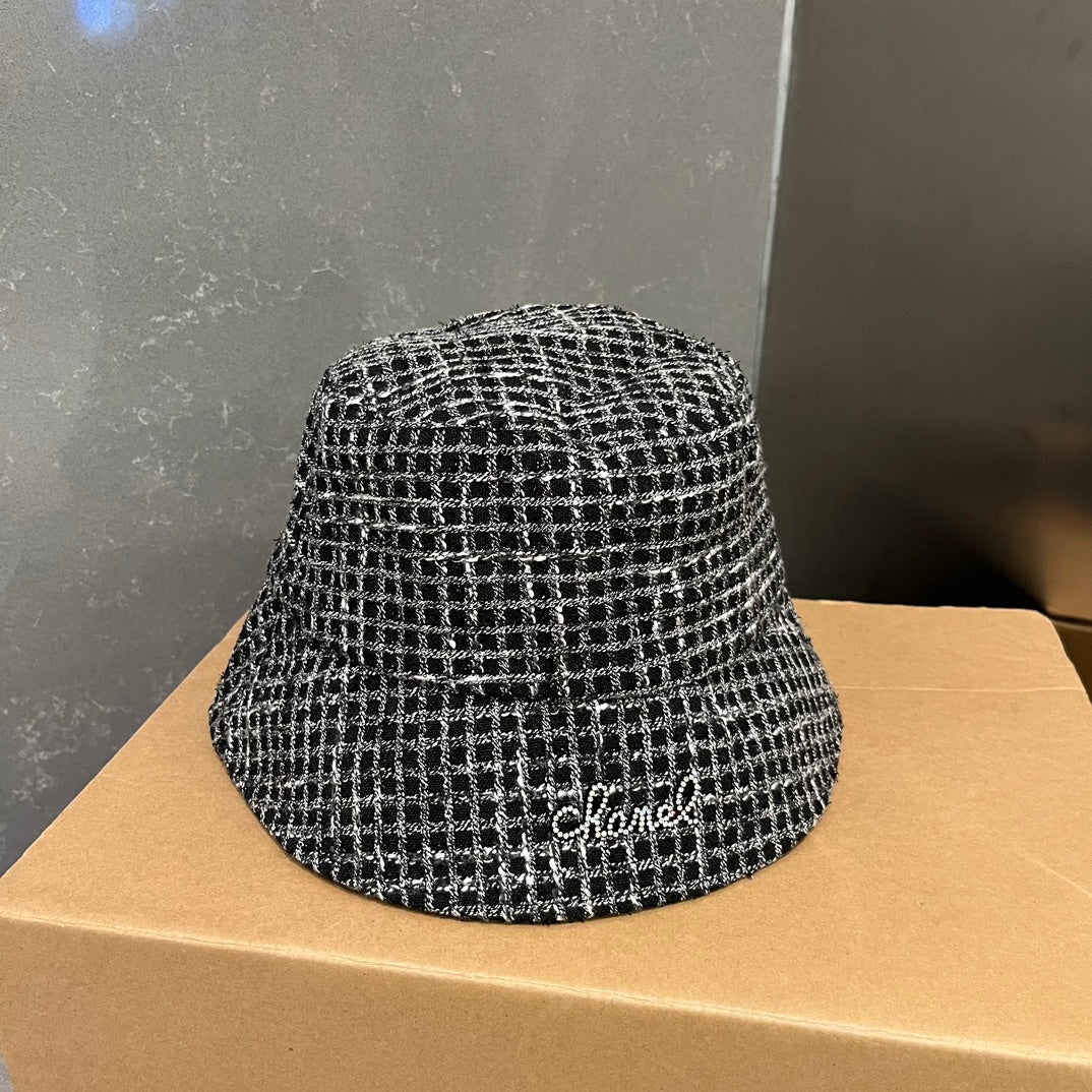 Рыбацкая шляпа в клетку Chanel - черная