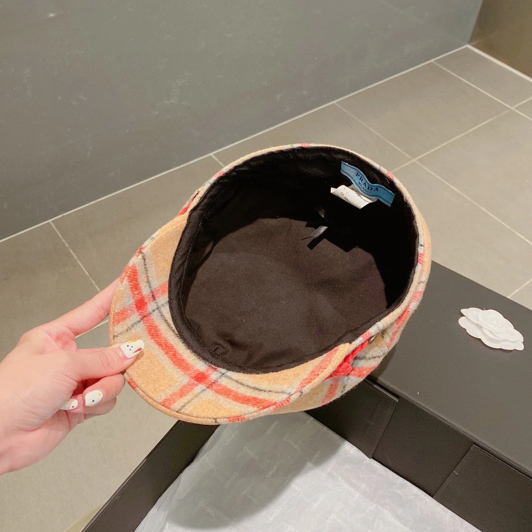 Кашемировая военная кепка Prada с отворотом