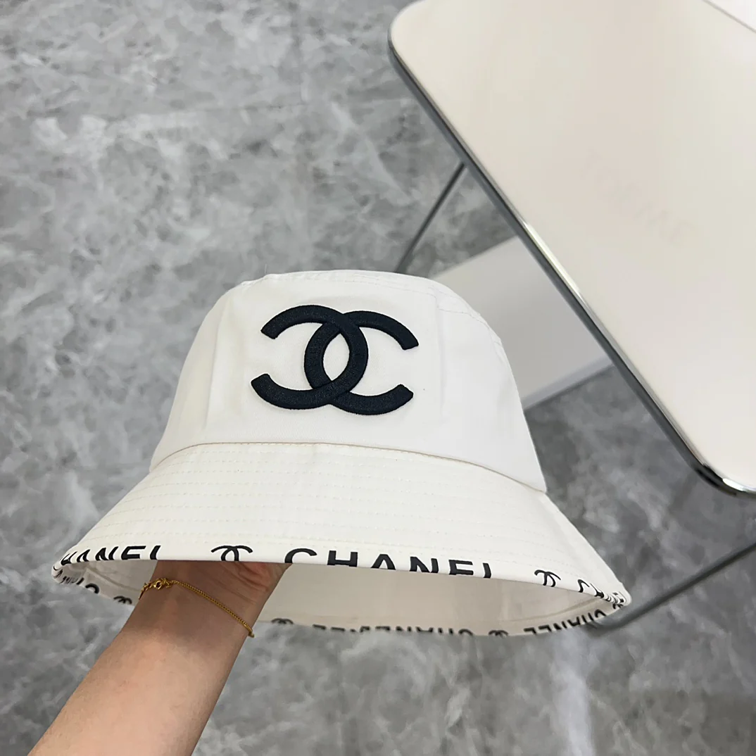Chanel - Дизайнерская рыбацкая шляпа с буквами - Белая