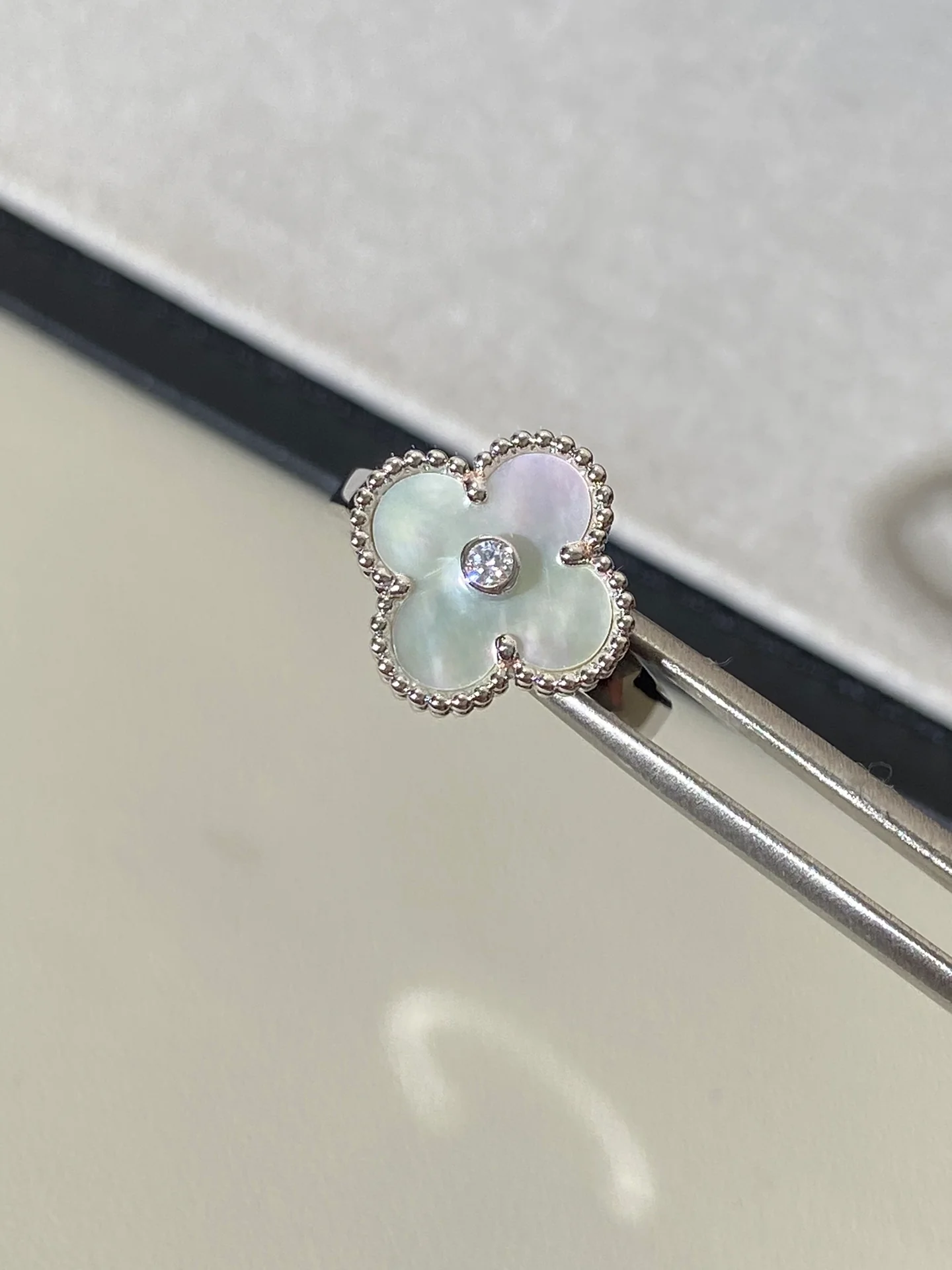 Ван Век - Кольцо 080