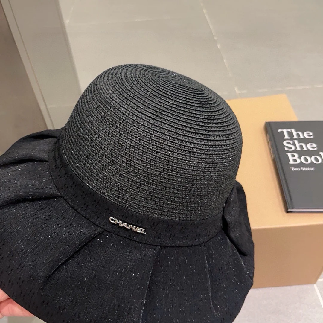 Плиссированная шляпа из органзы Chanel - черная