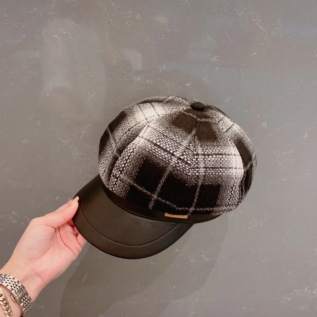 Берет в клетку Burberry - черный