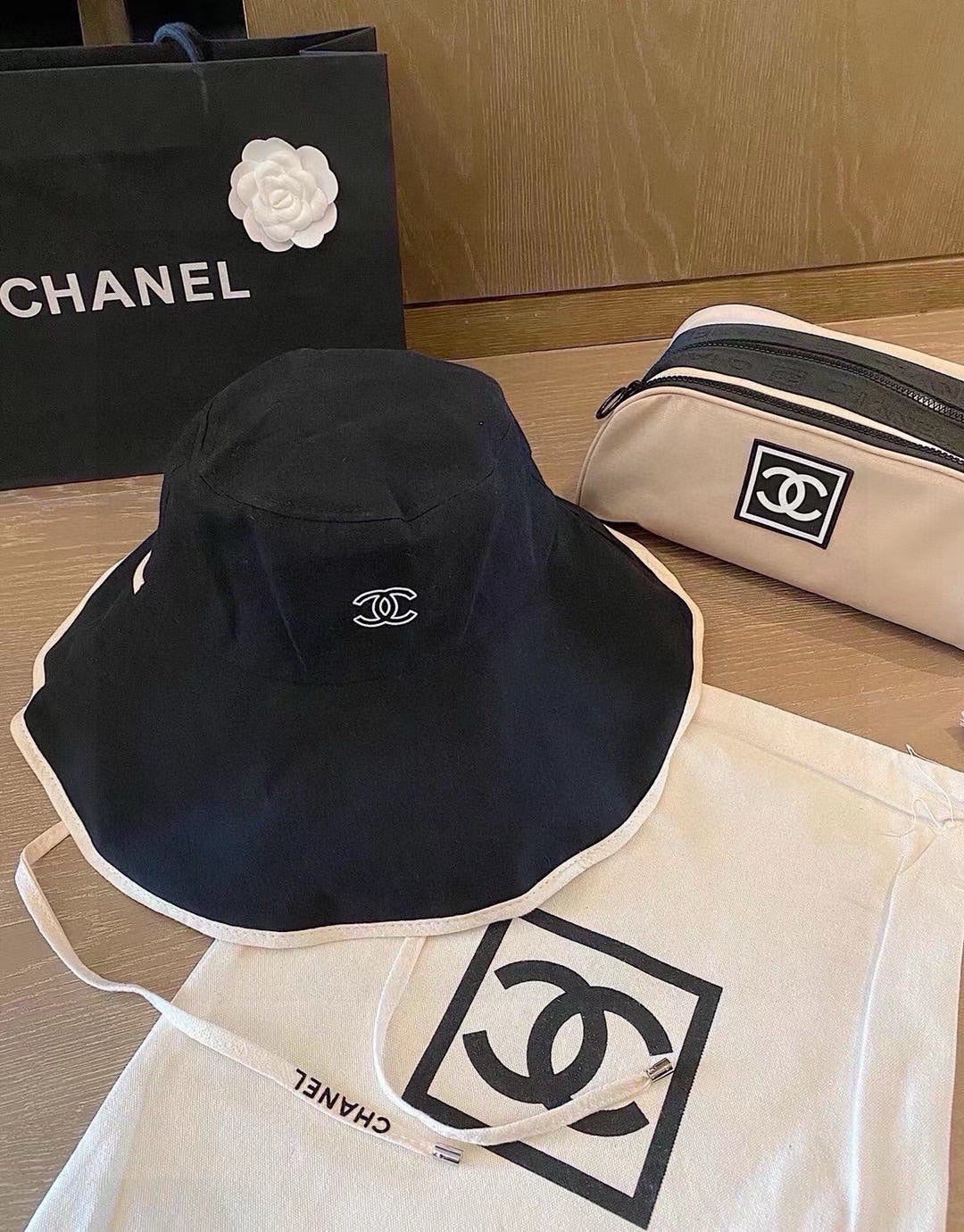 Chanel - Элегантная широкополая шляпа от солнца из парусины