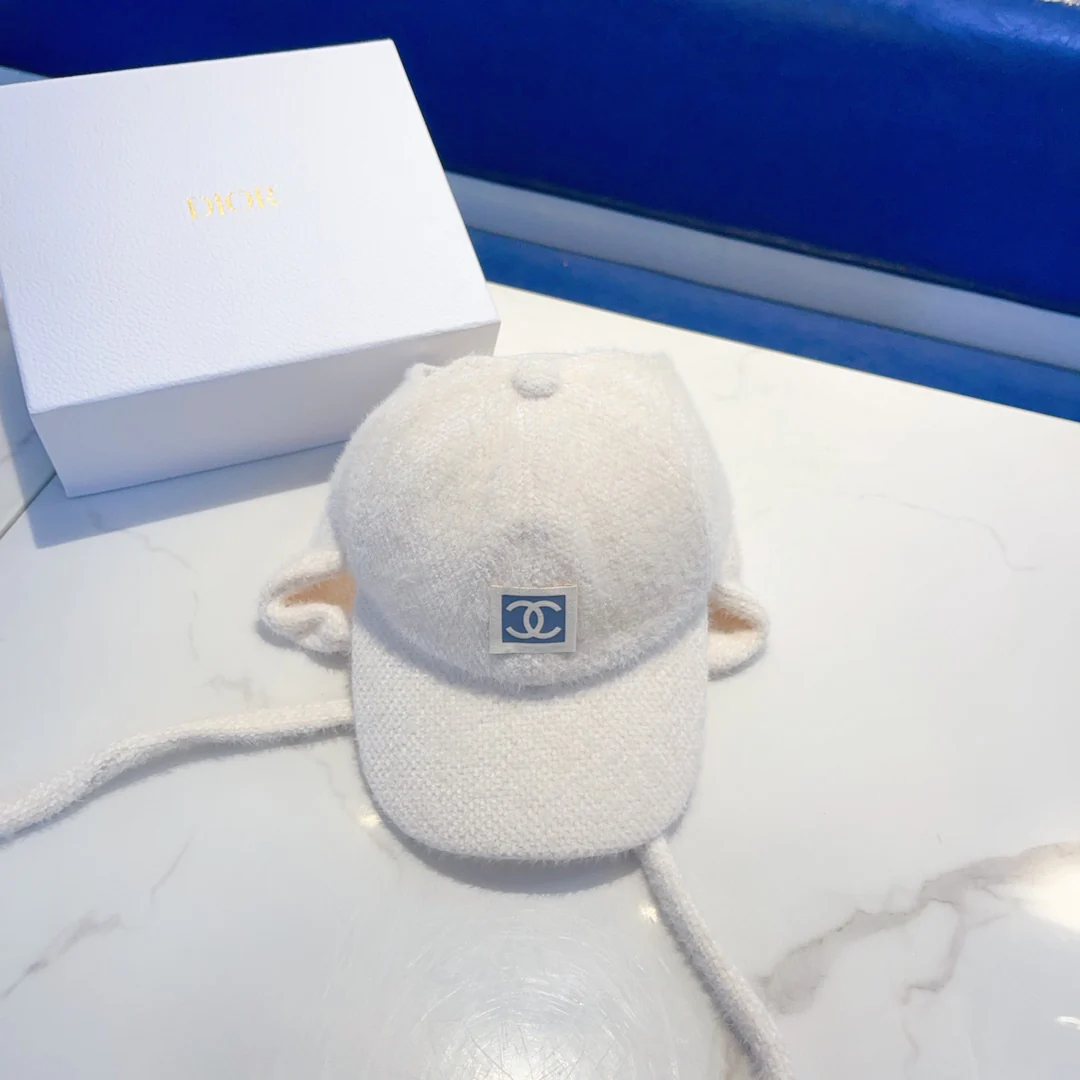 Chanel - Шапка с ушками - Белая